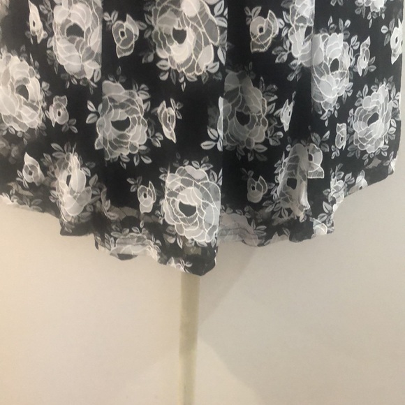 Lovely blouse with zip detail - Picture 3 of 3